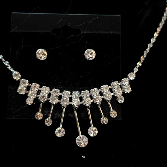 2 PIECE CLEAR RHINESTONE EARRING AND NECKLACE SET - Picture 4 of 13